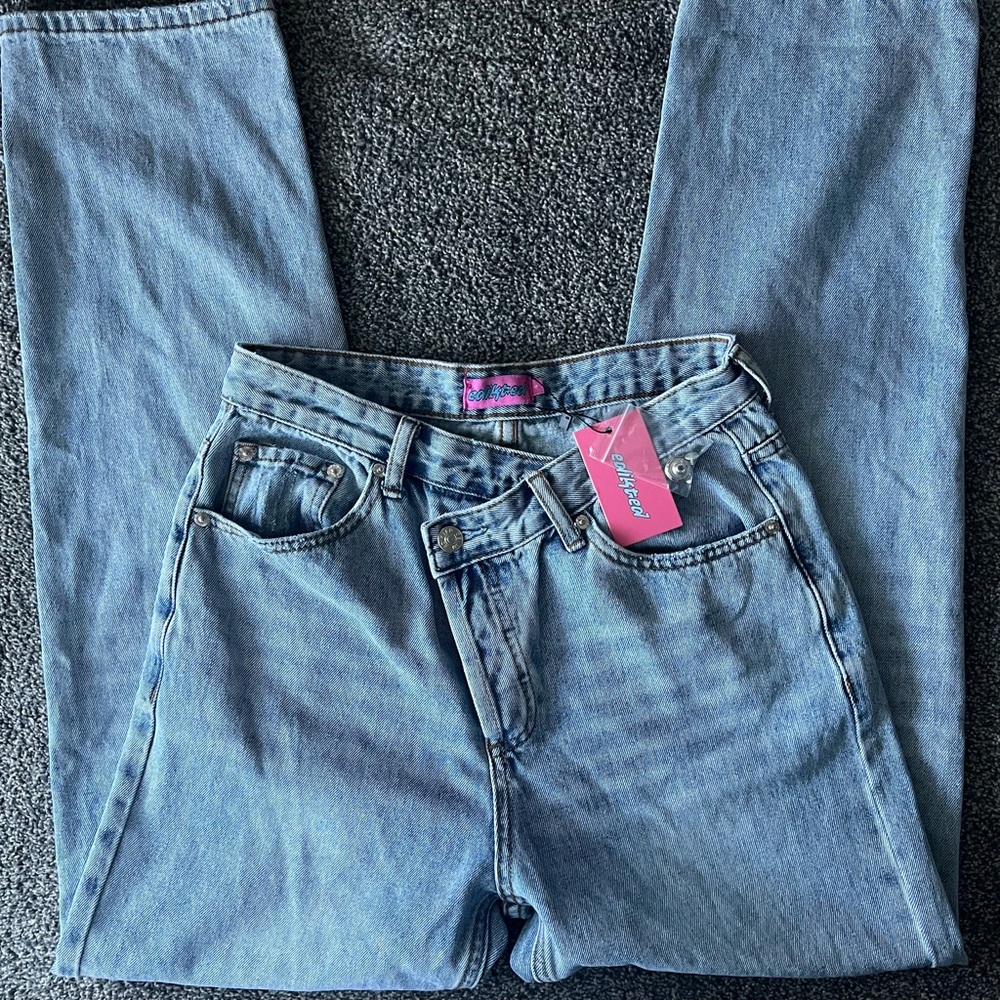 Edikted Light Blue High-Rise Boyfriend Jeans